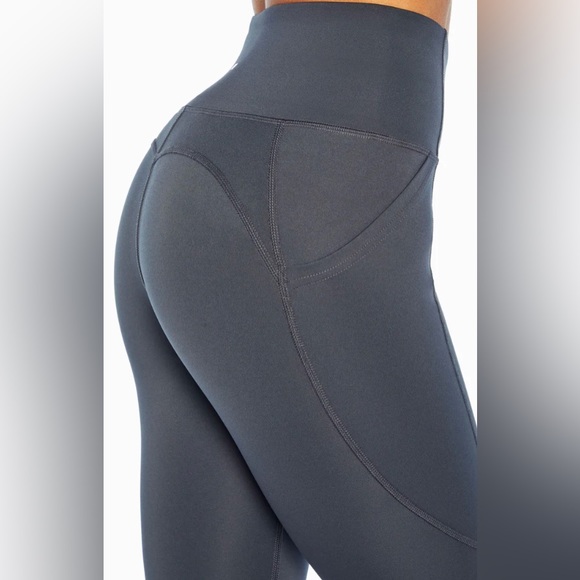MARIKA Carson Side Pocket Mid Calf Capri COLOR: INDIA INK Size: Large - Picture 2 of 6